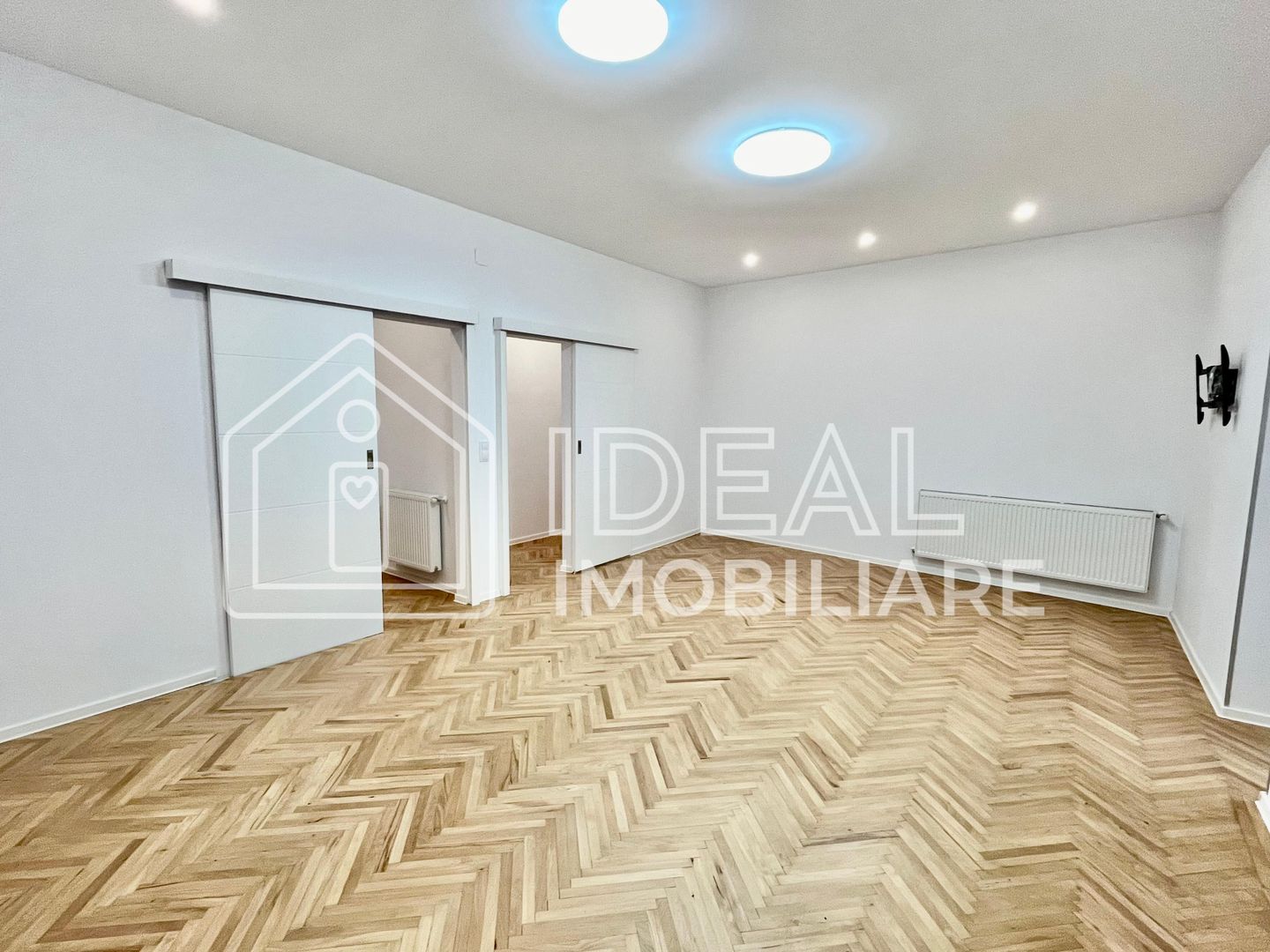 Apartament Ultracentral cu 2 camere complet renovat - de vânzare - Poză 1