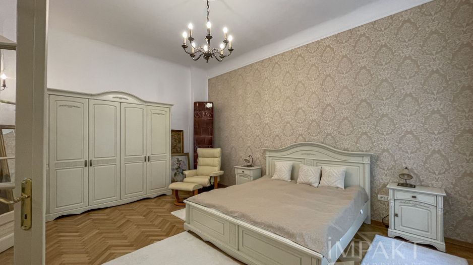Apartament deosebit cu 3 camere, curte si parcare, aproape de Centru - Poză 3