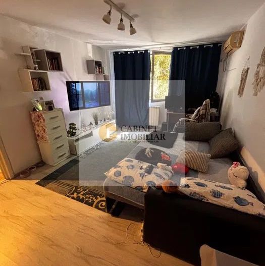 2 Cam ~ Etaj 1 ~ 51mp ~ Decomandat ~ metrou Raul Doamnei - Poză 3