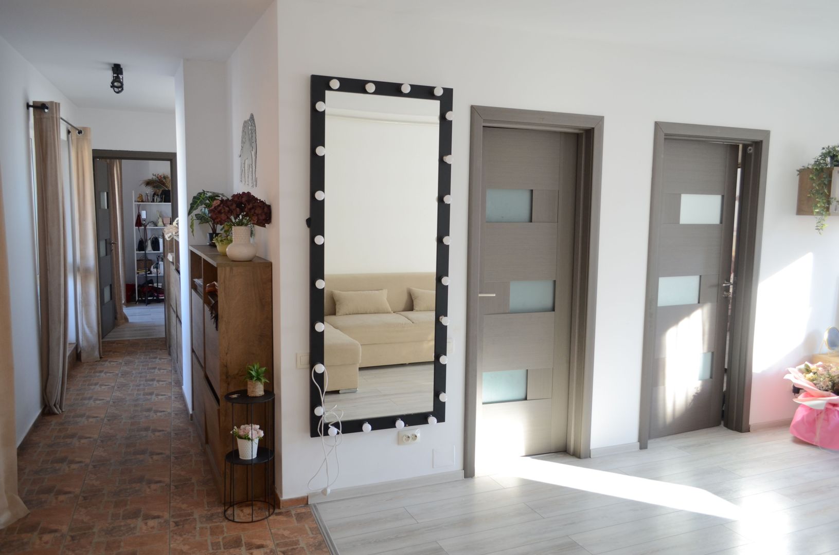 Apartament cu 3 camere, 2 bai, 2 terase, 2 garaje, in cartier Europa - Poză 2