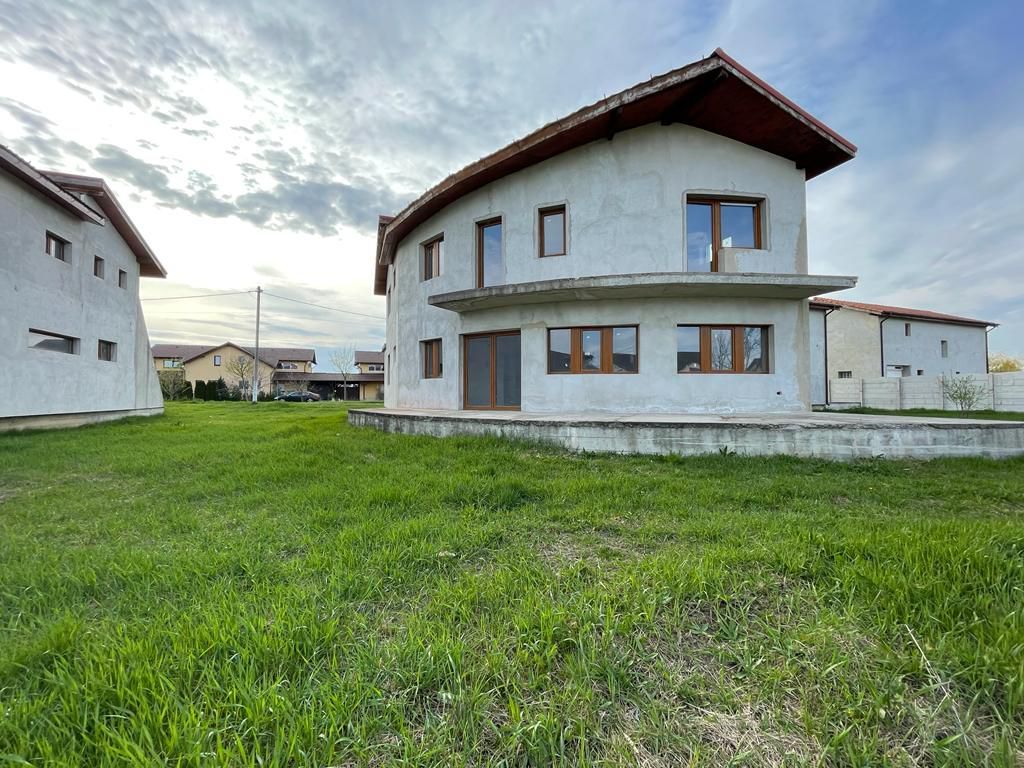 Casă individuală cu 5 camere în Vladimirescu - Poză 2