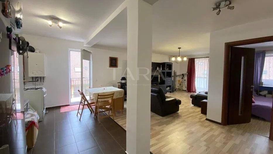 De vanzare apartament cu 3 camere de tip penthouse in Floresti! - Poză 2