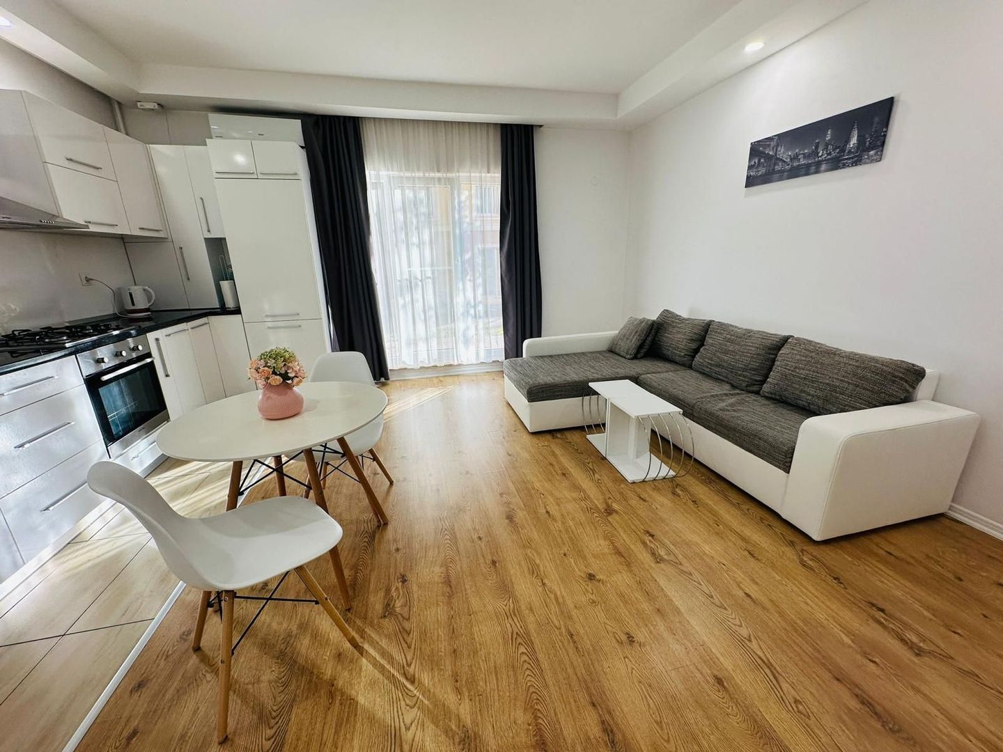 COSMOPOLIS - Apartament cu 2 camere si gradina, mobilat si utilat. - Poză 5
