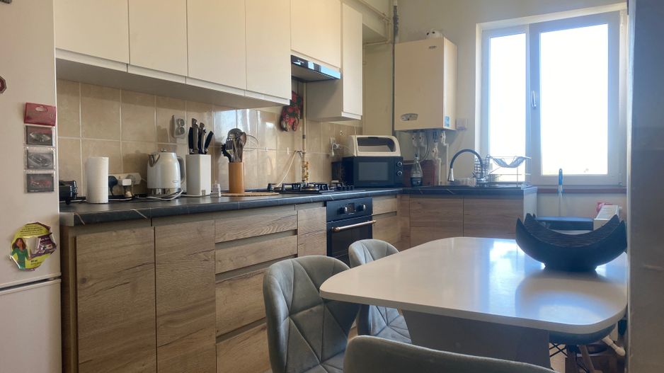 Pret accesibil! Vanzare apartament cu 2 camere in Doicesti - Poză 3