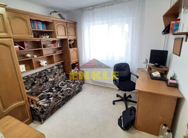 Apartament 3 camere, zona Bd.George Enescu , et.1, mobilat/utilat, pret negociabil ! - Poză 3