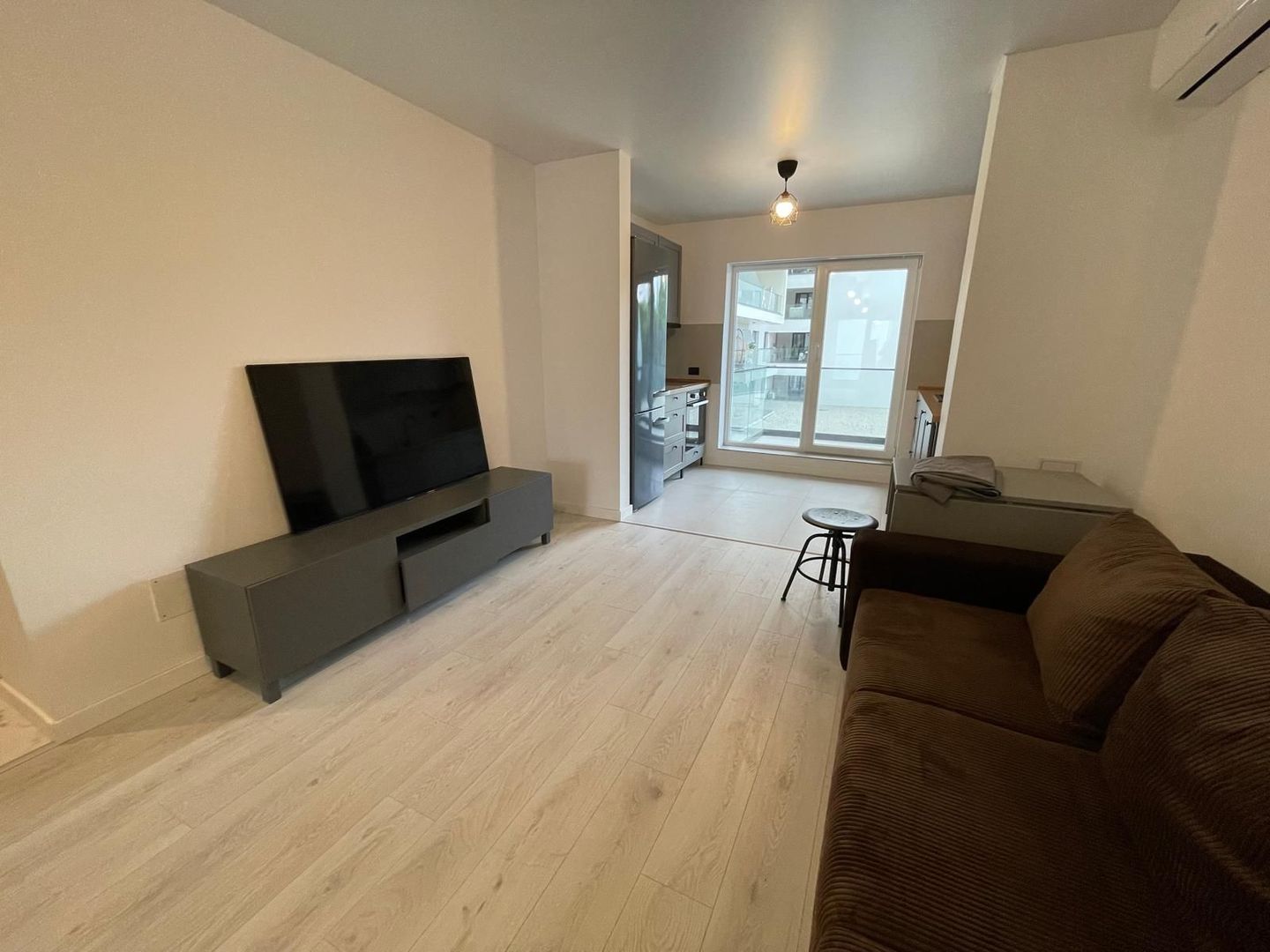 AP. 2 CAMERE SUN ROYAL VIEW, BLOC NOU, METROU 10 MINUTE, MODERN - Poză 1