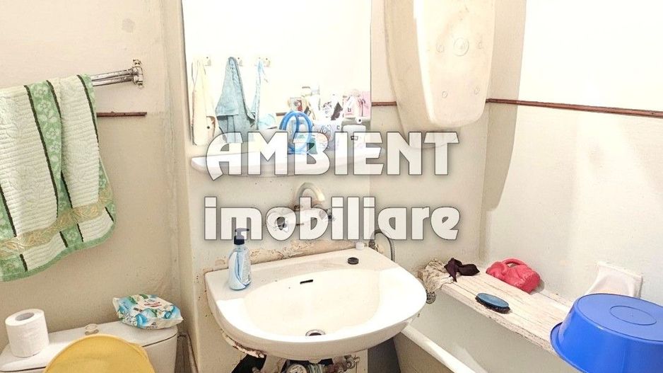 Apartament cu 4 camere, etaj 3, nerenovat, zona ULTRACENTRALA; - Poză 10