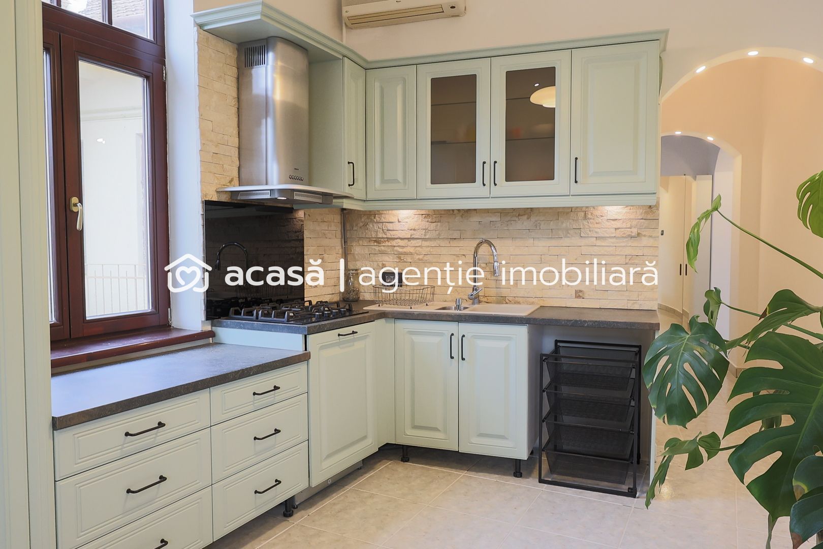 Apartament unic în Arad – Ultracentral, liniște, priveliște superbă - Poză 8