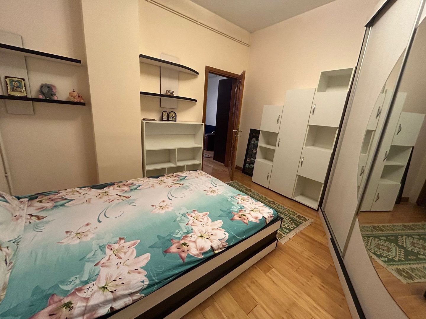 3 Camere Ultracentral 2 minute de Metrou Univestitate - Poză 4