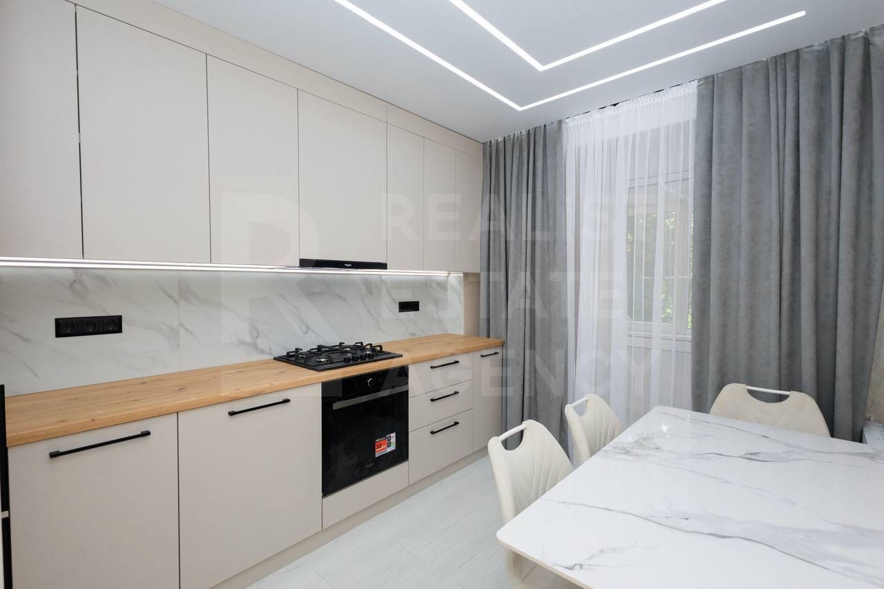 Vânzare, apartament 3 camere + living, bd. Moscova, Rîșcani - Poză 1