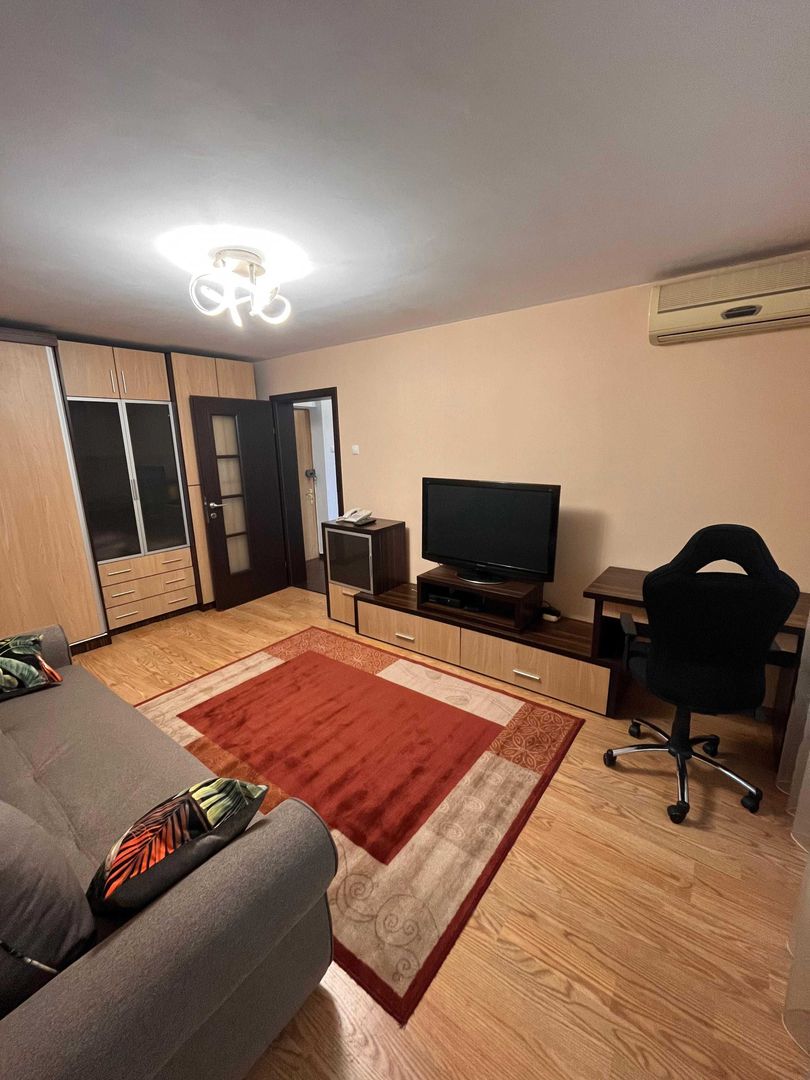 Apartamet cu 3 camere de închiriat - Poză 1