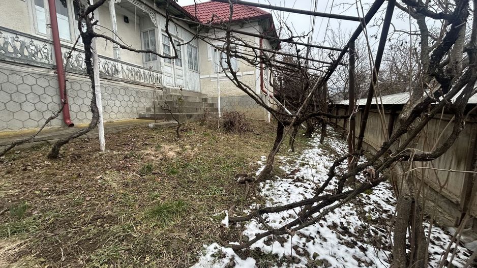 Casă bătrânească în Comuna Brătila - Poză 2