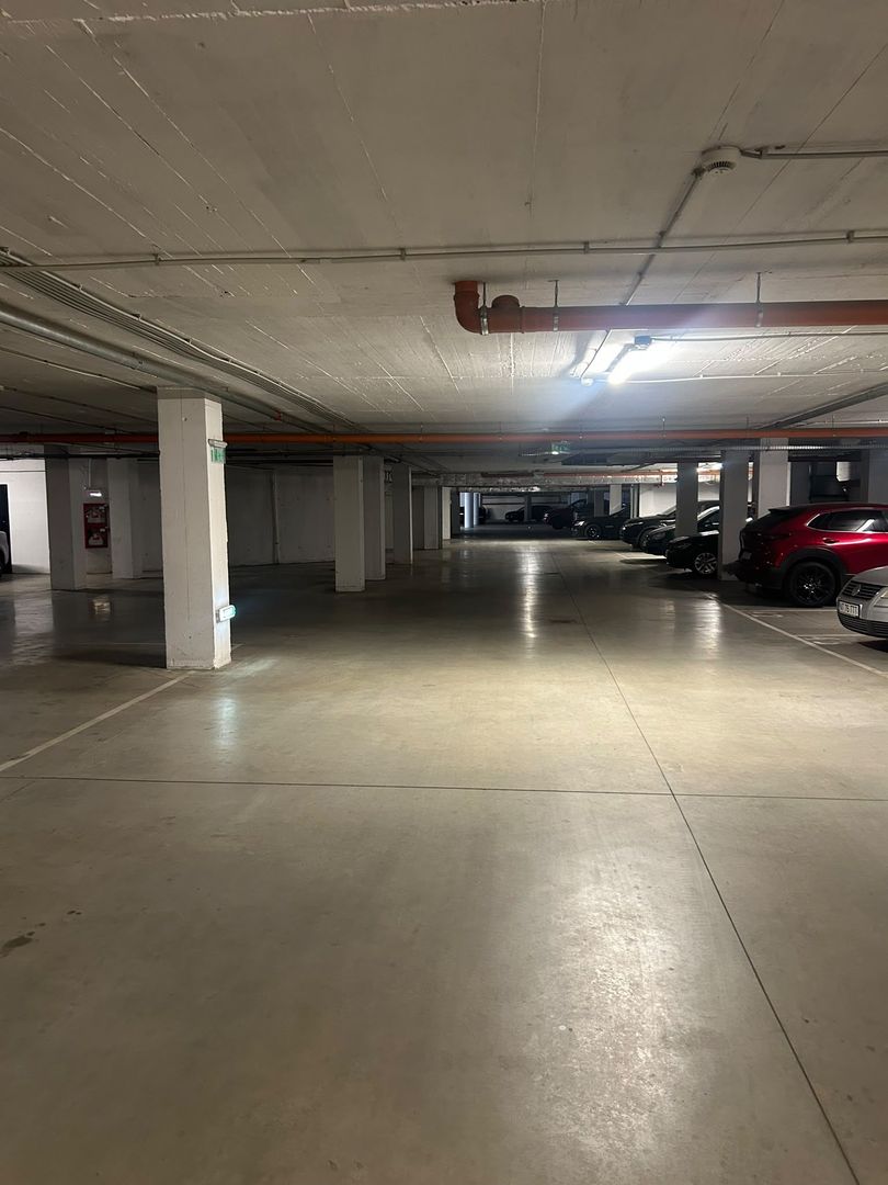 COMISION 0% ! VANZARE APARTAMENT 2 CAMERE CU GARAJ ZONA BMW ! - Poză 8