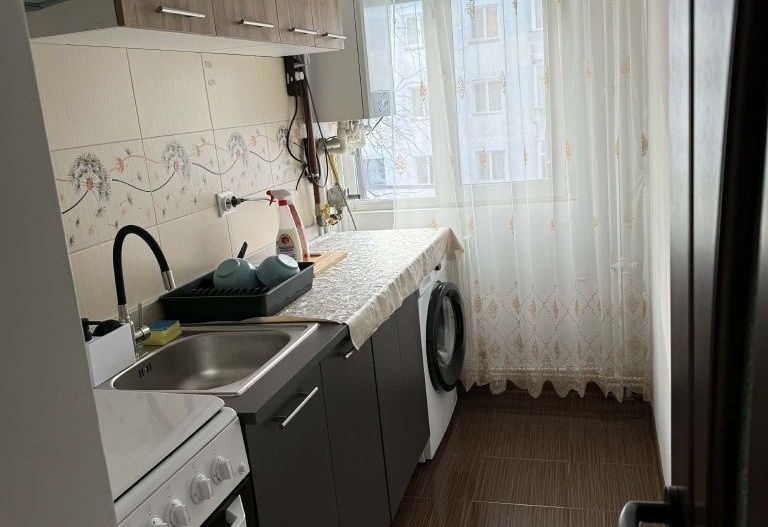 Apartament cu 3 camere- Craiovita Noua - Poză 4