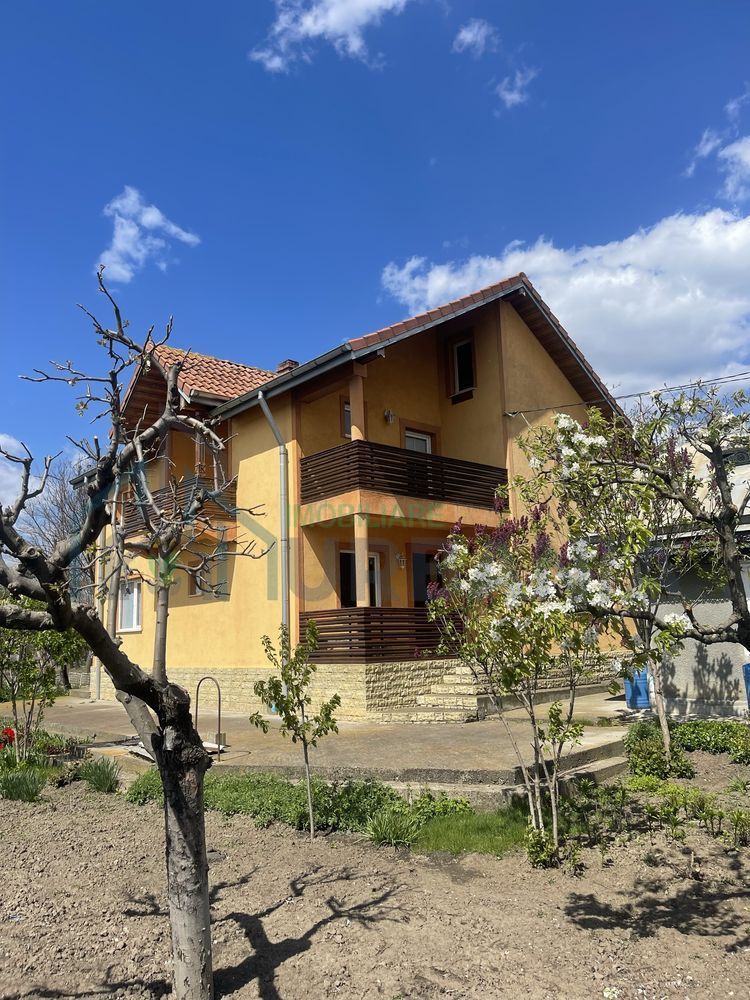 Casă cu etaj, Gropnița, sat Bulbucani – central, mobilată complet - Poză 7
