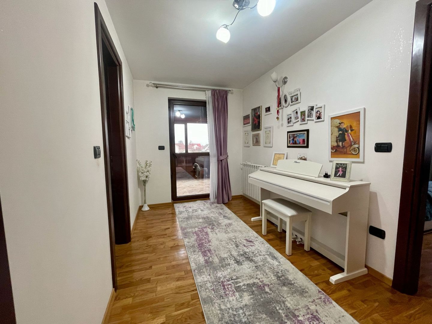CASA COMPLET UTILATA SI MOBILATA MODERN CU GRADINA | 1100 MP |MARGINEA - Poză 13