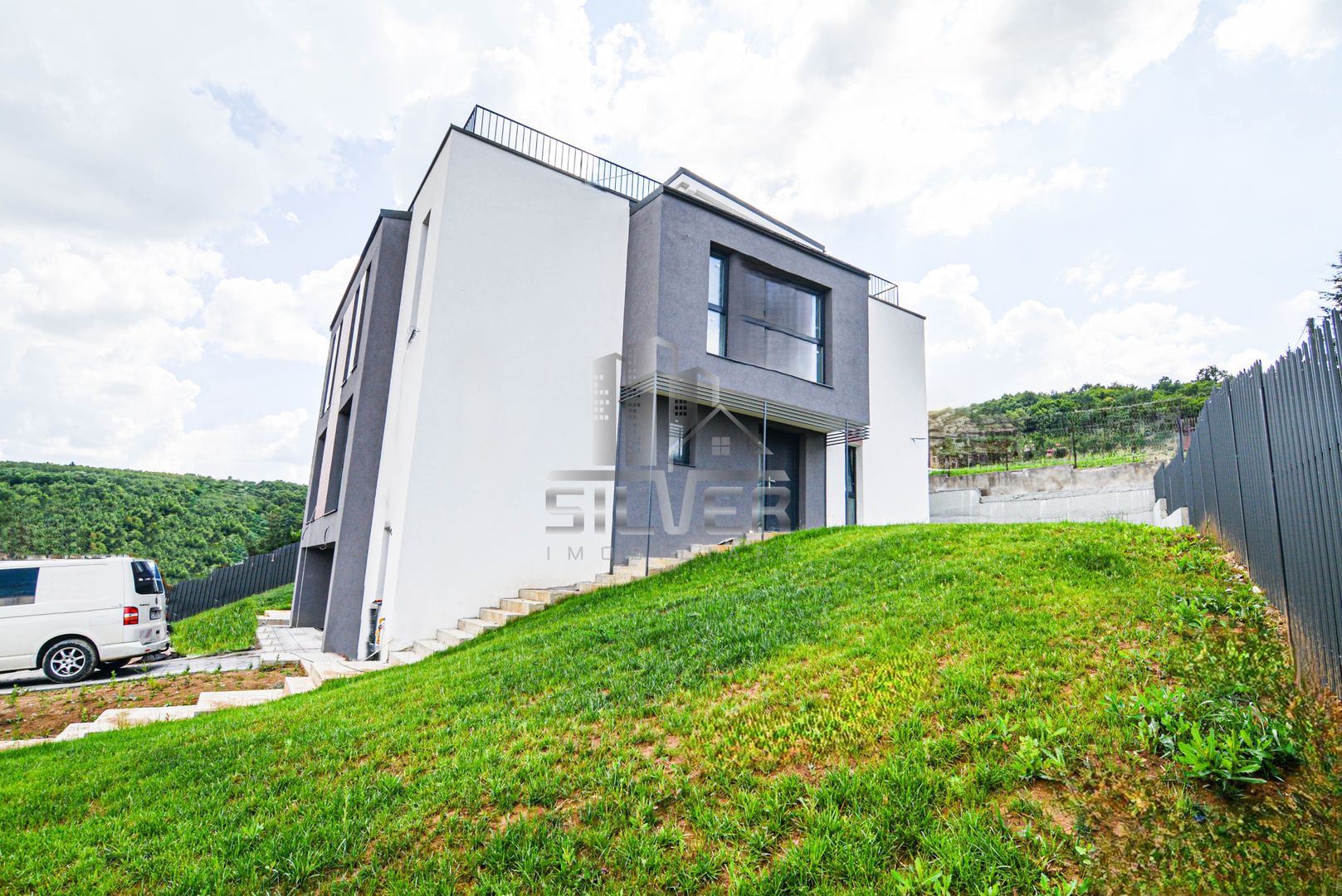 Casa de tip Duplex cu Panorama in Floresti. - Poză 2