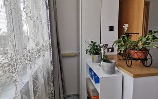 3 camere | centrala proprie | mobilat si utilat | balcon | zona excelenta | - Poză 11