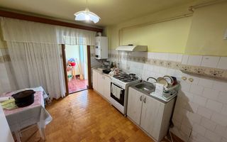 Apartament 3 camere, etaj 2 - Cugir - Poză 3