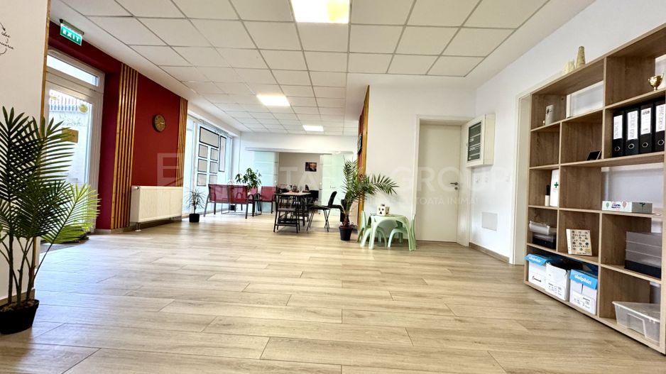 Spațiu comercial Kasper Coresi 100 mp, terasă 35mp - Poză 1