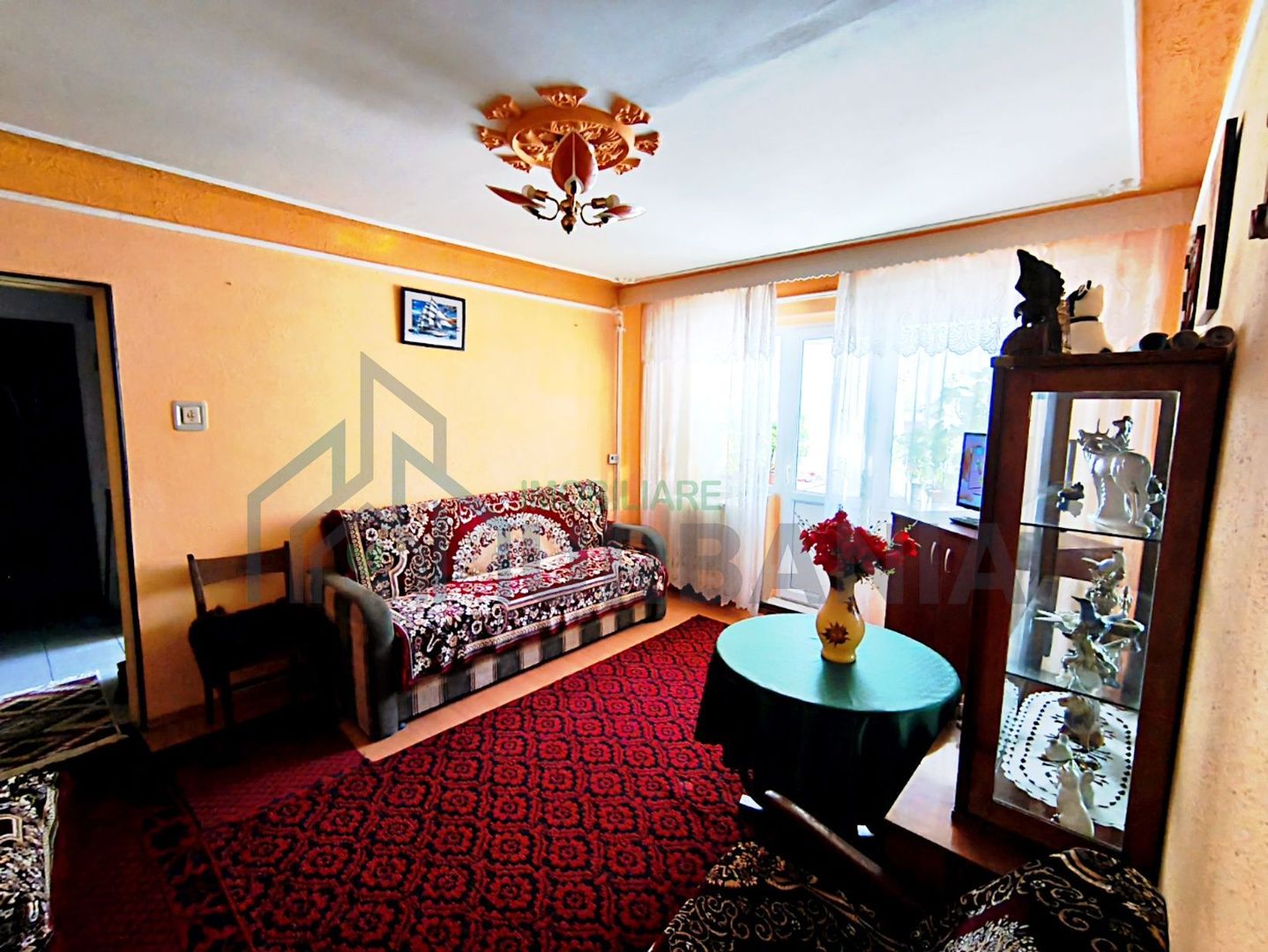 De Închiriat: Apartament 3 Camere, Zonă Liniștită, Mobilat și Utilat - Poză 2