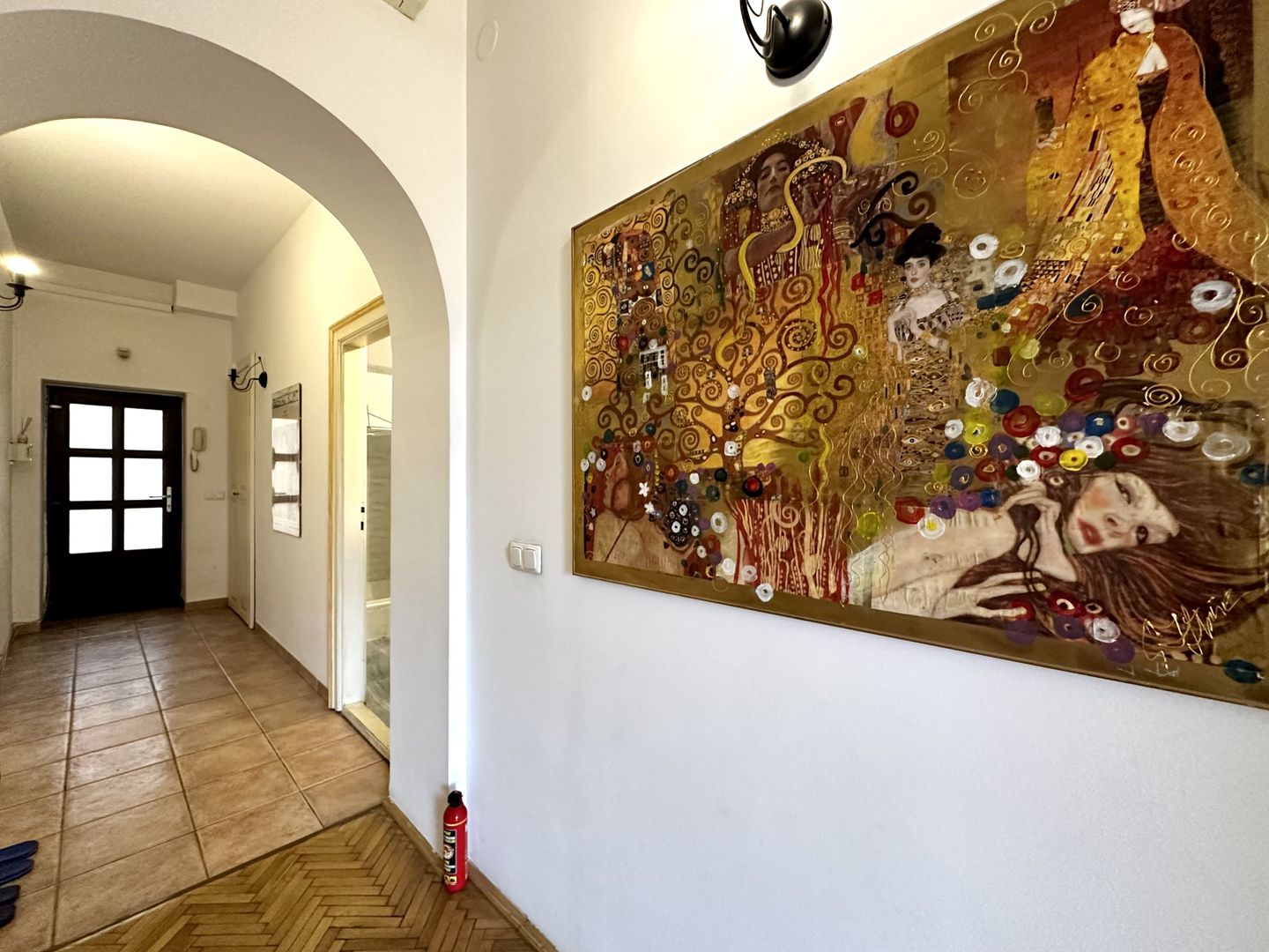 Apartament cu 2 camere,  clasic si boem, cu vedere in Piață Victoriei - Poză 16