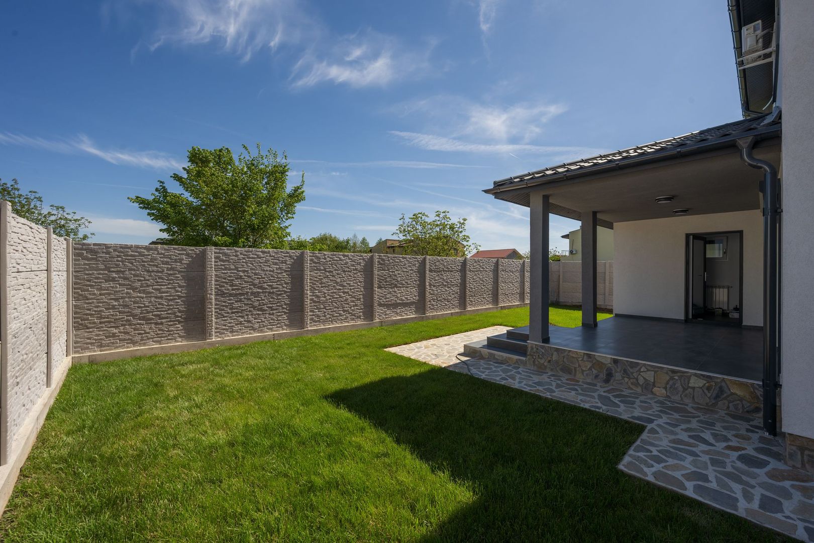 CASA TIPLA, Racordata la toate Utilitățile ! Domnești ! - Poză 22