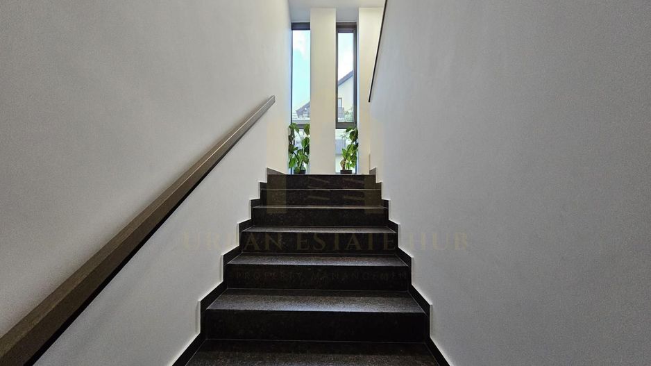 Vanzare  cladire cu 2 apartamente,  600 mp, garaje subterane, Andrei Muresanu - Poză 24