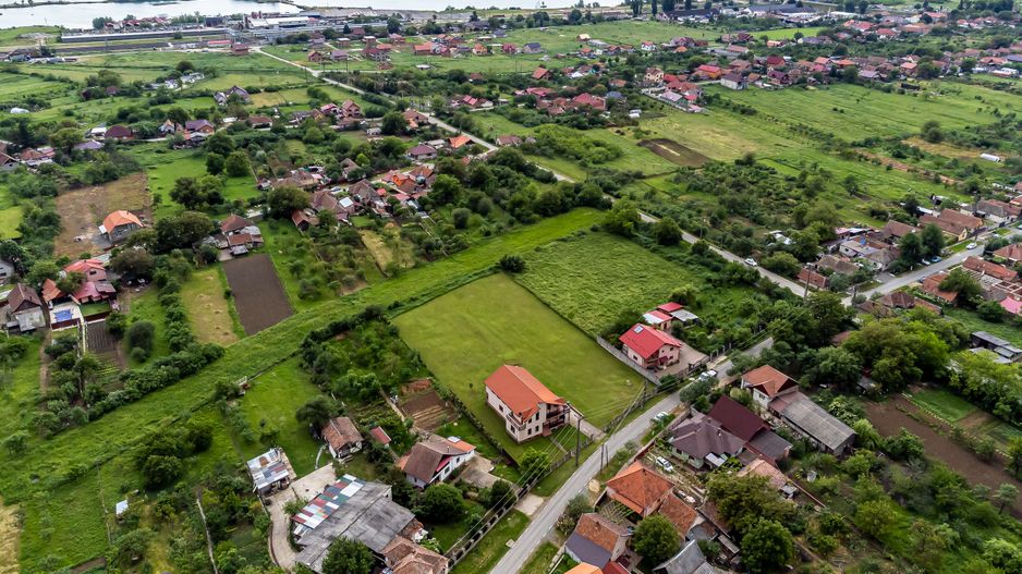 Teren intravilan de vânzare 1921 mp în Ghioroc - Poză 8