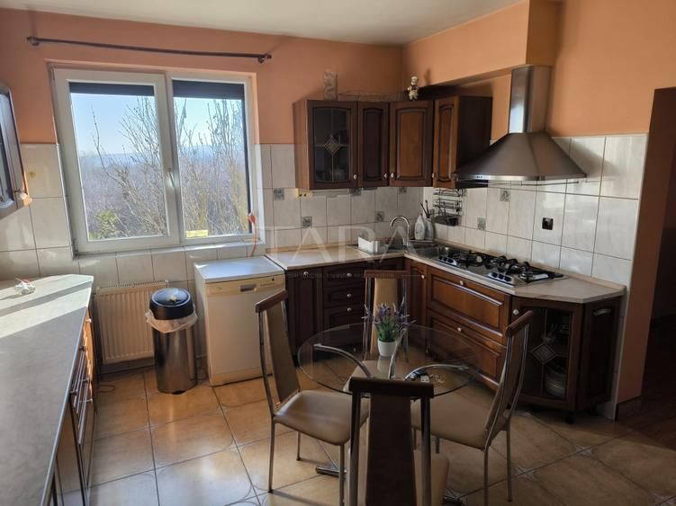 Casă spațioasă și luminoasă, cu teren generos, zona Europa - Poză 4