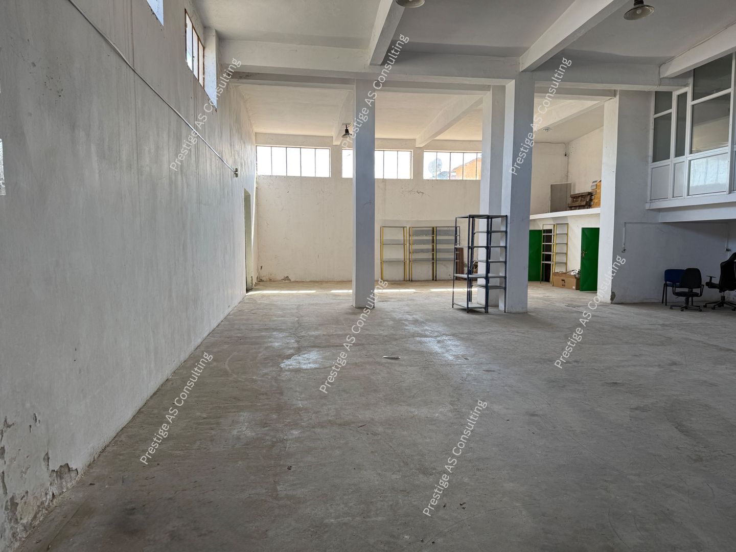 Hala 300 mp | Birouri + Vestiar | Acces auto | 3 intrari | Zona Lipovei - Poză 4