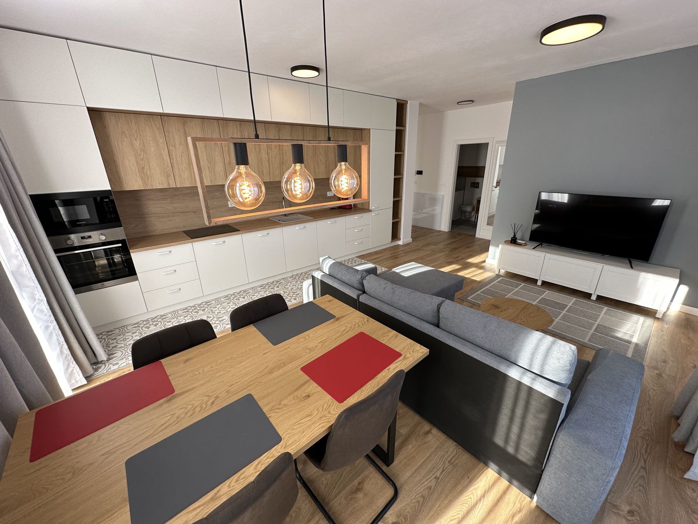 Apartament  3 camere zona Centrala - Poză 2