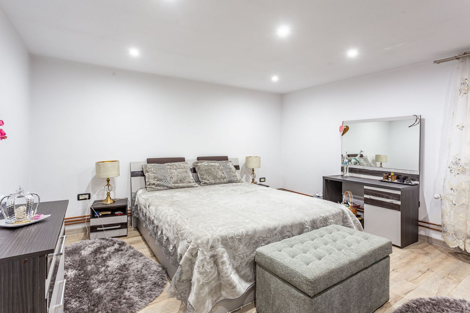 Casă individuală cu teren generos pe colț, în Gai - Poză 4