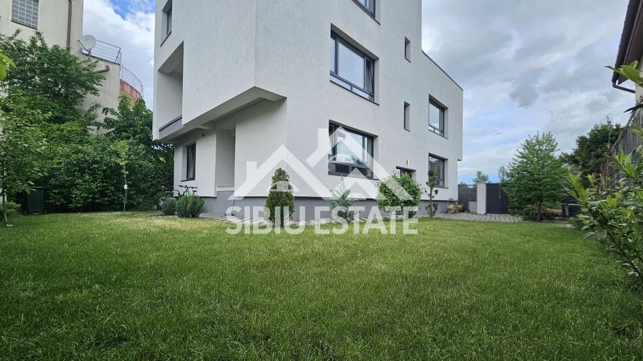 Casa moderna HOME & BUSINESS - Poză 1