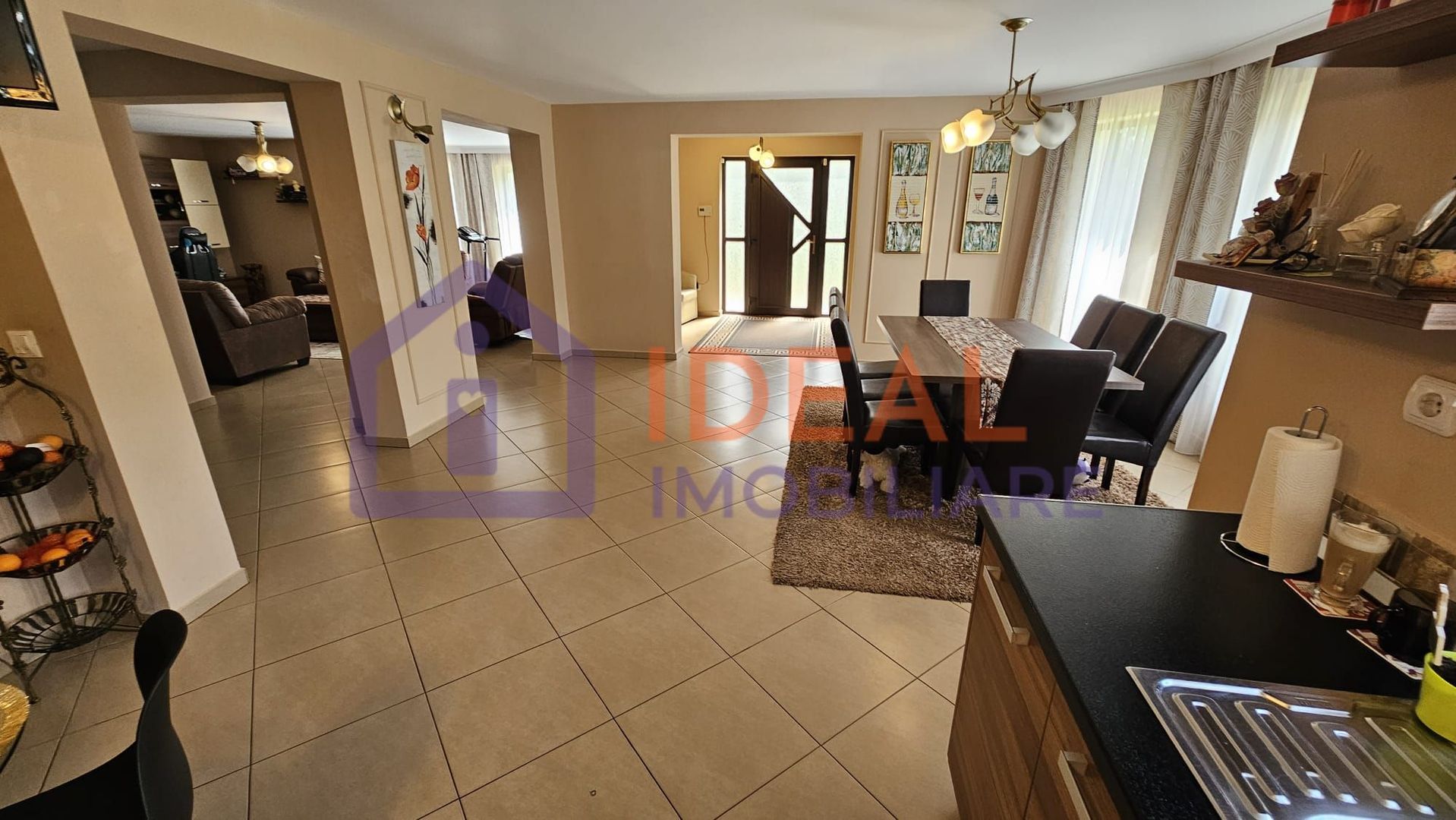 Vila Moderna cu 5 camere, garaj si 921 mp de curte, in Tocile - Poză 8