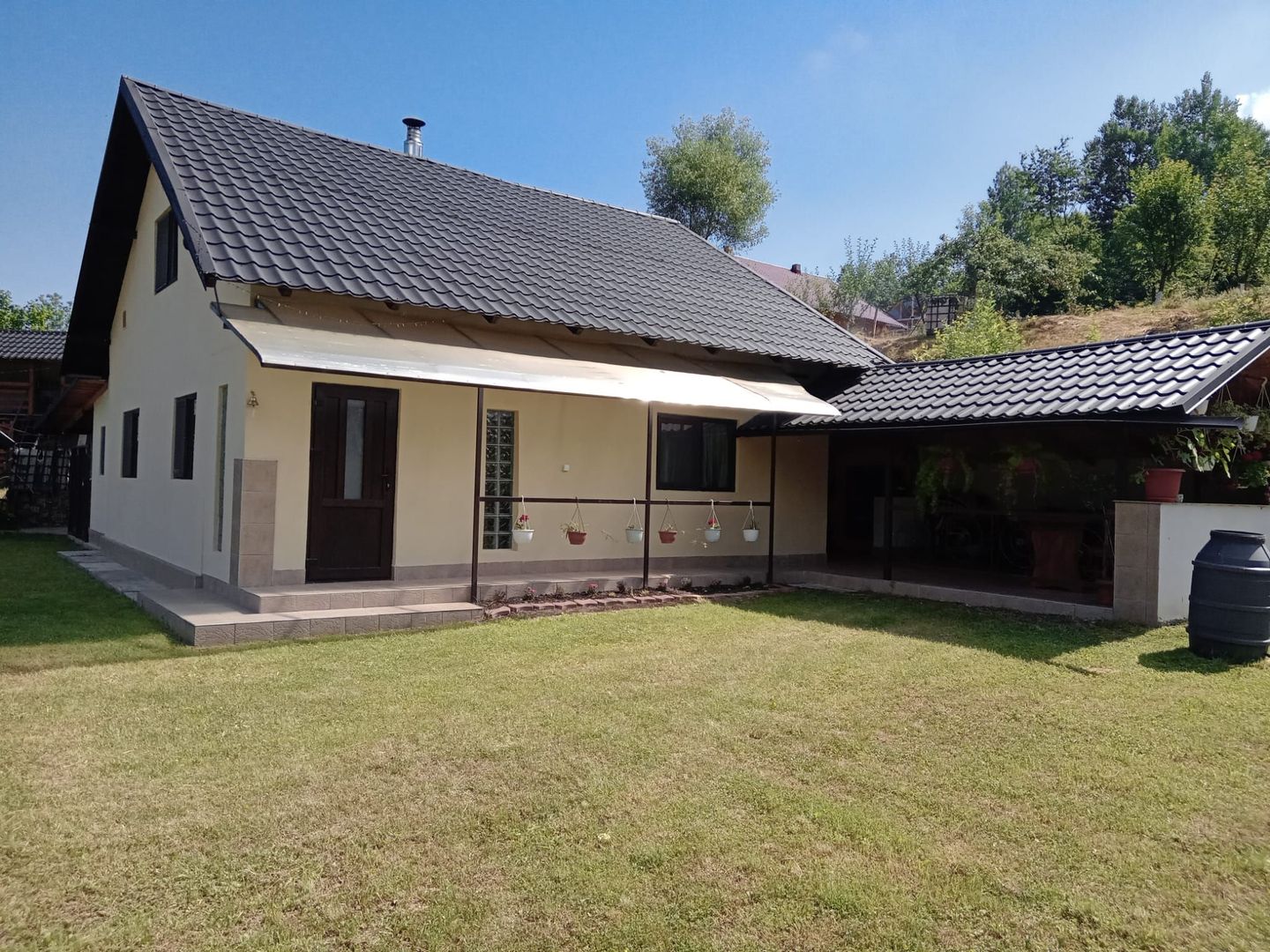 Casa si teren potential turistic Slatioara-Suceava - Poză 2