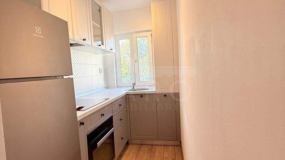 Apartament două camere de vânzare Dâmbu renovat - Poză 2