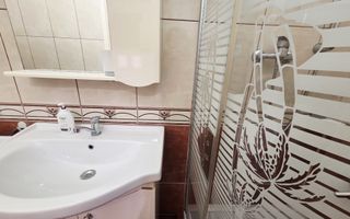 Garsonieră spațioasă de închiriat, ultracentral, la casă - Poză 8