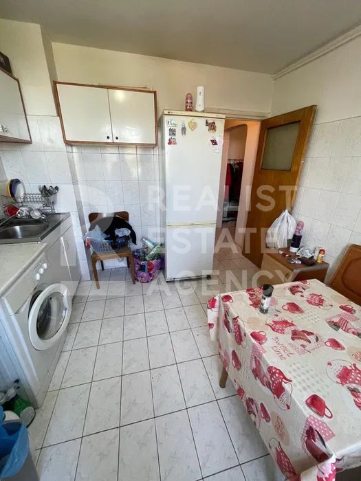 Vânzare, apartament cu 2 camere în zona Drumul Taberei - Poză 2