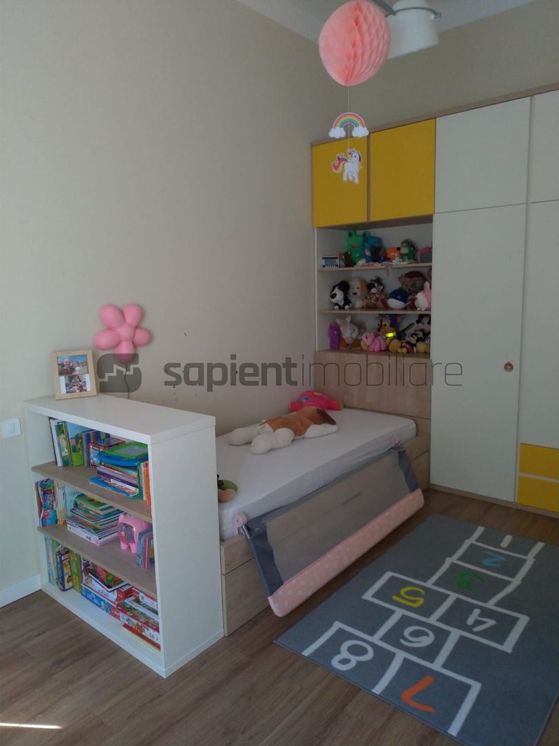 APARTAMENT CENTRAL CU 3 CAMERE - Poză 3