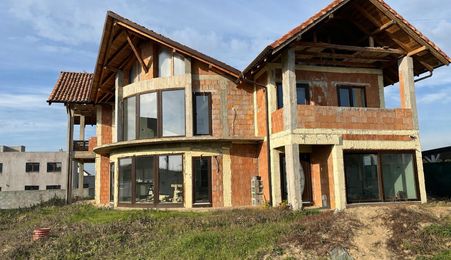 Casǎ de vânzare 7 camere P+E Sânmartin