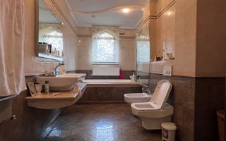 Casă de lux în Chișinău, de vânzare. Pe teren de 10,4 Ari. Telecentru. - Poză 8