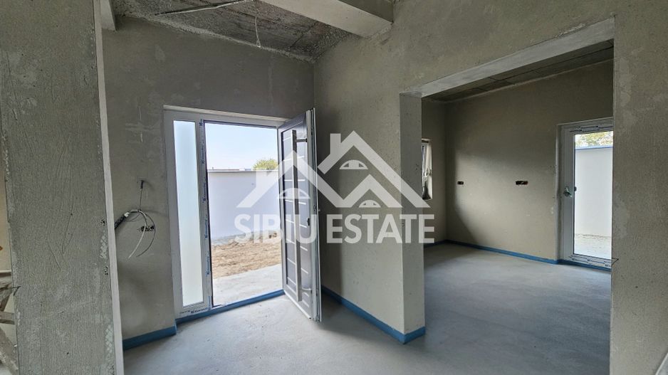 Casa noua 4 camere Selimbar central - Poză 17