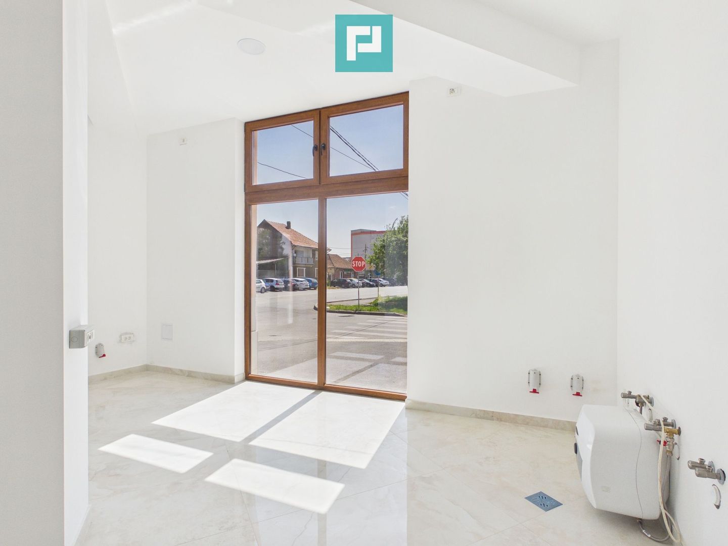 Ioșia: două spații vitrate, unire posibilă - Poză 3