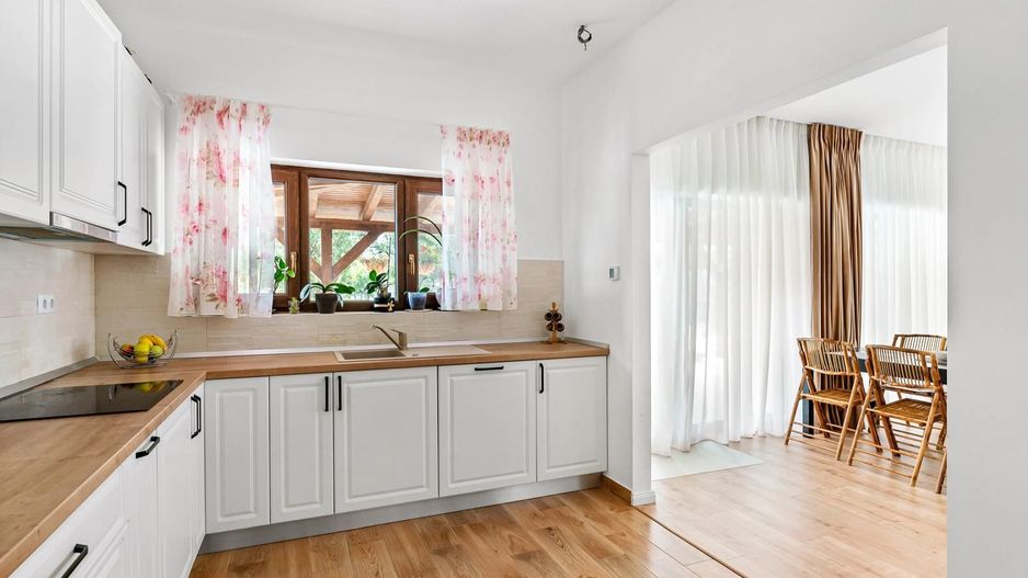 De inchiriat Casa moderna 160 mp teren 1000 mp Tocile Sadu - Poză 3