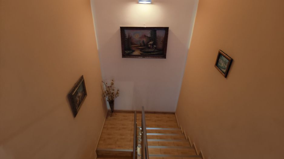 Casă cu teren generos Ghiroda vatra veche - Poză 4