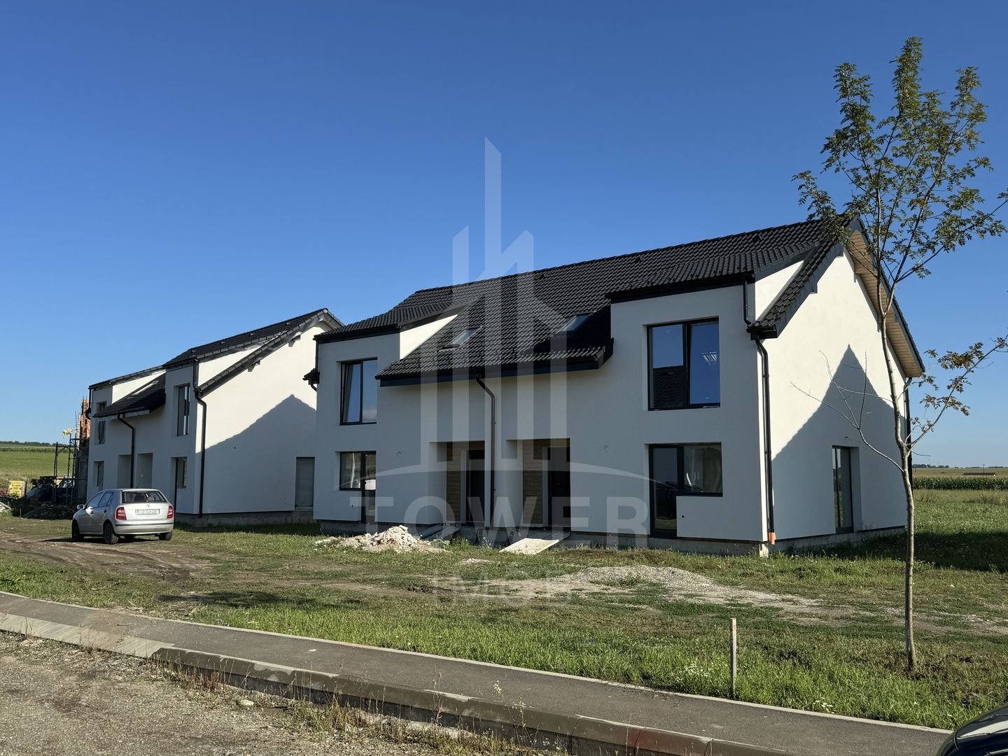 Casă Tip Duplex INDEPENDENTĂ ENERGETIC - Cartier NOU - Poză 2