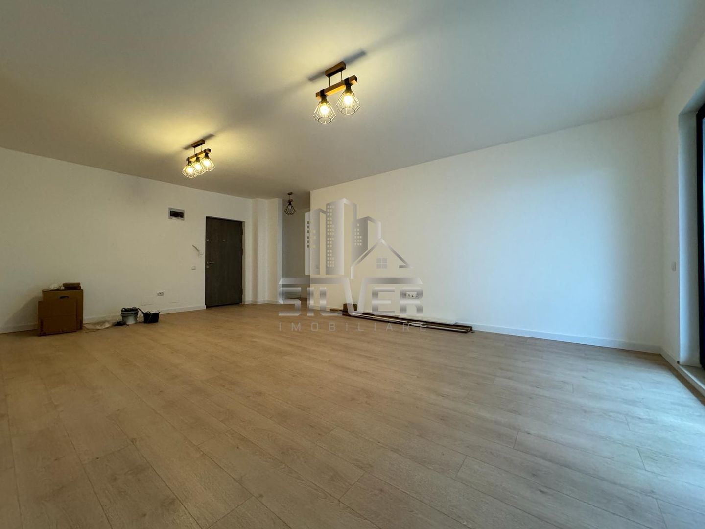 Apartament cu 2 camere/terasa 11 mp/ zona strazii Eroilor! - Poză 2