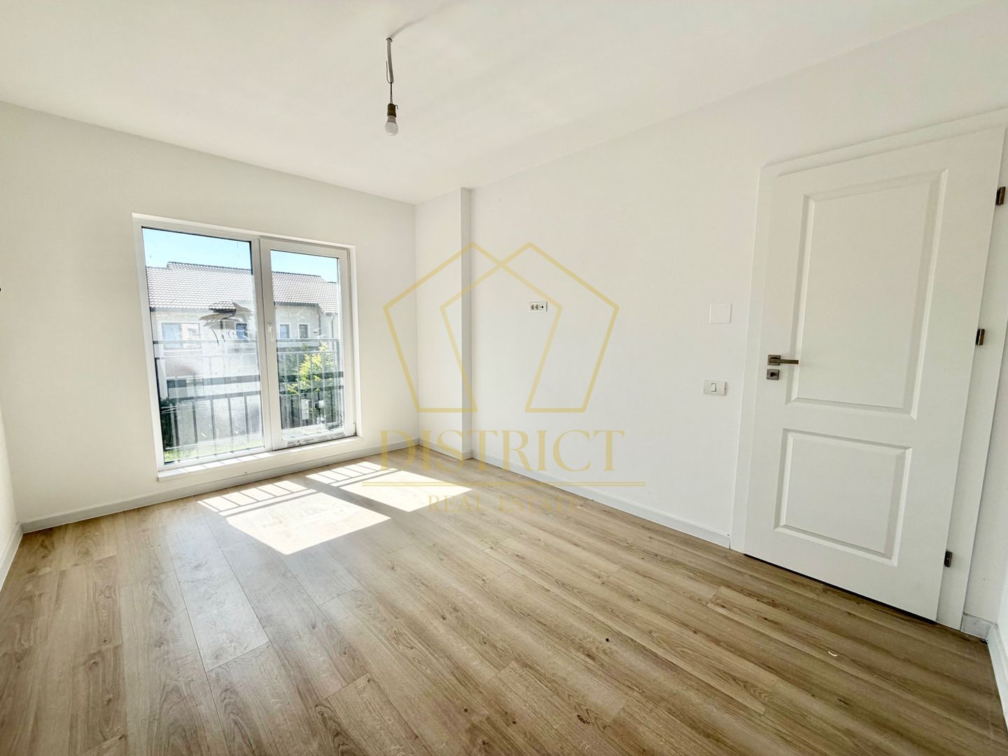 Duplex cu 5 camere si 2 bai, 470 mp teren si 115 mp utili in Ghiroda. - Poză 20
