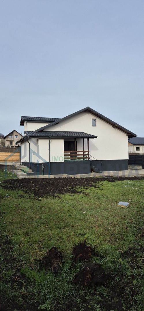 Casa Ciurbesti cu scara interioara si placa de beton! - Poză 2